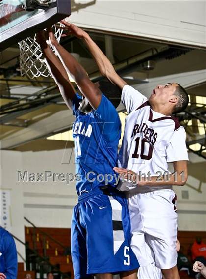 Thumbnail 3 in Salesian vs Scarsdale (Queen City Classic) photogallery.