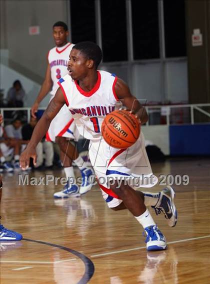 Thumbnail 2 in Dickinson vs. Duncanville (McDonalds Texas Invitational) photogallery.