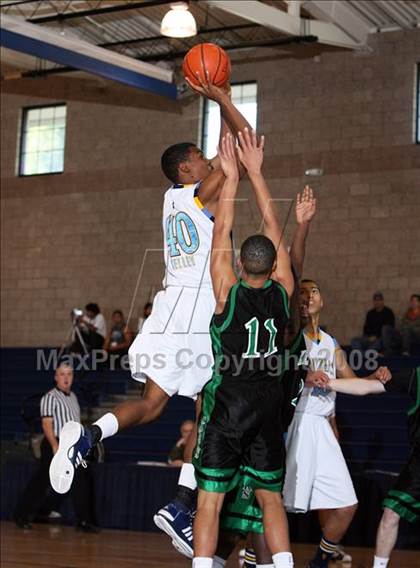 Thumbnail 1 in Kentwood vs Los Osos (Mission Prep Christmas Classic) photogallery.