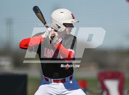 Thumbnail 3 in Rogers vs. Lorena photogallery.