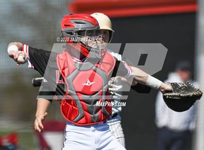 Thumbnail 2 in Rogers vs. Lorena photogallery.