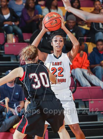 Thumbnail 1 in Burkburnett vs. Slaton (Fantasy of Lights) photogallery.