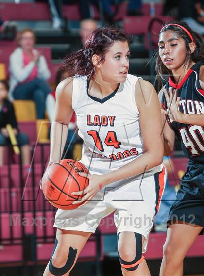 Thumbnail 3 in Burkburnett vs. Slaton (Fantasy of Lights) photogallery.