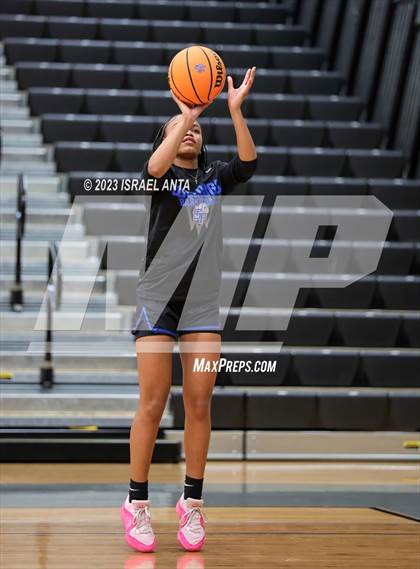 Thumbnail 2 in Lumberton vs. St. Pauls (2023 Robeson County Shootout) photogallery.