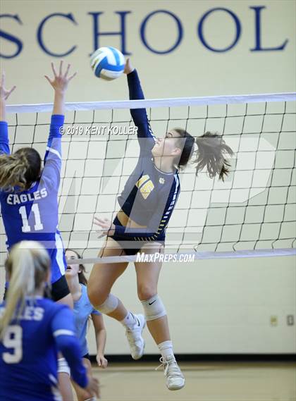 Thumbnail 3 in Clarkston vs. Utica Eisenhower (Detroit Country Day) photogallery.