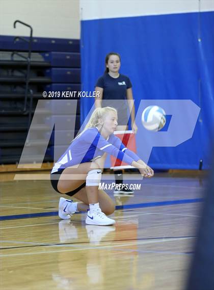 Thumbnail 2 in Clarkston vs. Utica Eisenhower (Detroit Country Day) photogallery.