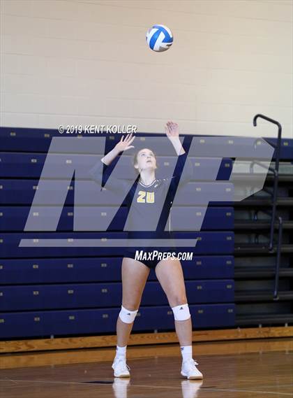 Thumbnail 2 in Clarkston vs. Utica Eisenhower (Detroit Country Day) photogallery.