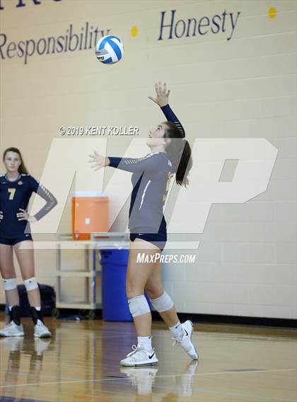 Thumbnail 2 in Clarkston vs. Utica Eisenhower (Detroit Country Day) photogallery.