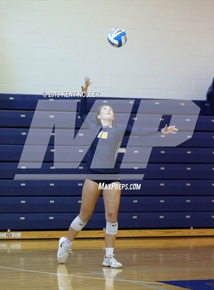 Thumbnail 2 in Clarkston vs. Utica Eisenhower (Detroit Country Day) photogallery.