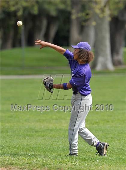Thumbnail 2 in Florin vs. Sacramento (Land Park Easter Tournament) photogallery.