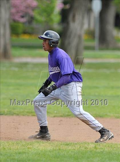 Thumbnail 2 in Florin vs. Sacramento (Land Park Easter Tournament) photogallery.
