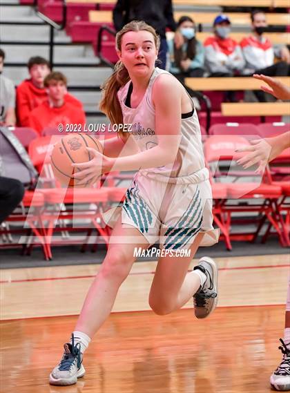 Thumbnail 3 in Aliso Niguel vs. Mater Dei photogallery.