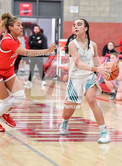 Thumbnail 2 in Aliso Niguel vs. Mater Dei photogallery.