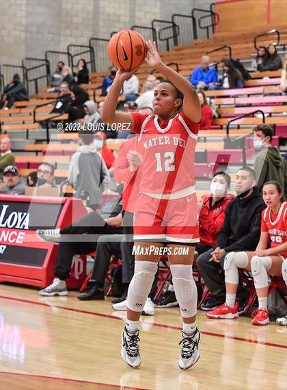 Thumbnail 2 in Aliso Niguel vs. Mater Dei photogallery.