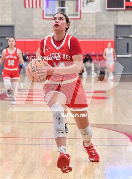 Thumbnail 1 in Aliso Niguel vs. Mater Dei photogallery.