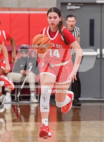 Thumbnail 1 in Aliso Niguel vs. Mater Dei photogallery.