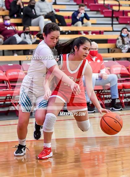 Thumbnail 2 in Aliso Niguel vs. Mater Dei photogallery.