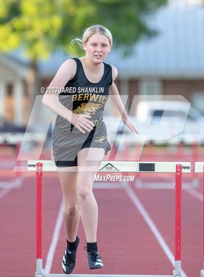 Thumbnail 2 in LHSAA District 8-3A(District Track Meet) photogallery.
