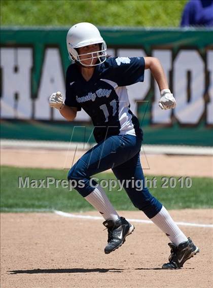 Thumbnail 2 in Santana vs University City (CIF SDS D3 Final) photogallery.