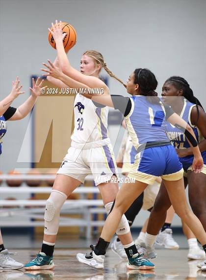 Thumbnail 2 in Fouke vs. DeWitt (AAA 3A-4 Regional Round 1) photogallery.