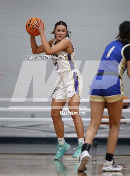 Thumbnail 1 in Fouke vs. DeWitt (AAA 3A-4 Regional Round 1) photogallery.