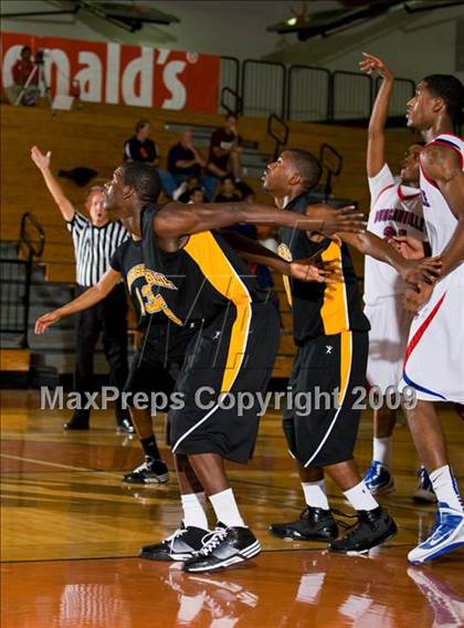 Thumbnail 2 in Marshall vs. Duncanville (McDonalds Texas Invitational) photogallery.