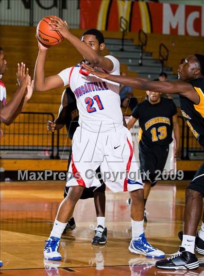Thumbnail 1 in Marshall vs. Duncanville (McDonalds Texas Invitational) photogallery.