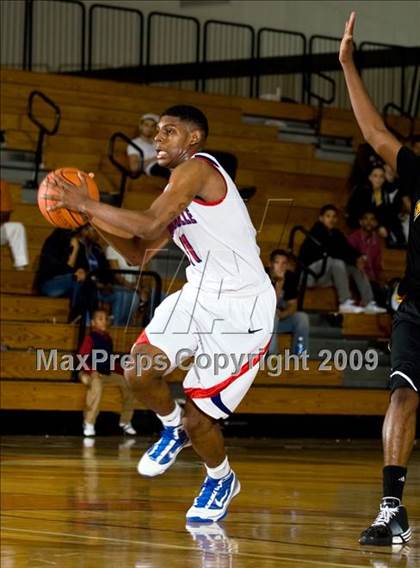 Thumbnail 2 in Marshall vs. Duncanville (McDonalds Texas Invitational) photogallery.