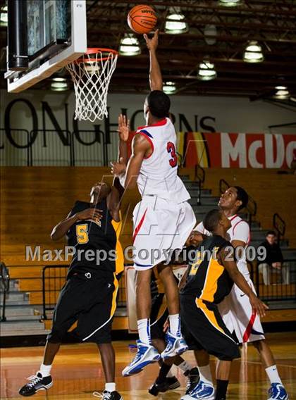 Thumbnail 1 in Marshall vs. Duncanville (McDonalds Texas Invitational) photogallery.