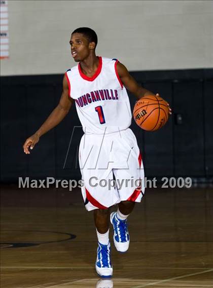 Thumbnail 2 in Marshall vs. Duncanville (McDonalds Texas Invitational) photogallery.