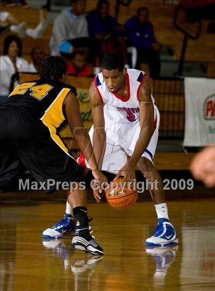 Thumbnail 1 in Marshall vs. Duncanville (McDonalds Texas Invitational) photogallery.