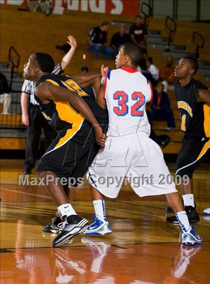 Thumbnail 1 in Marshall vs. Duncanville (McDonalds Texas Invitational) photogallery.