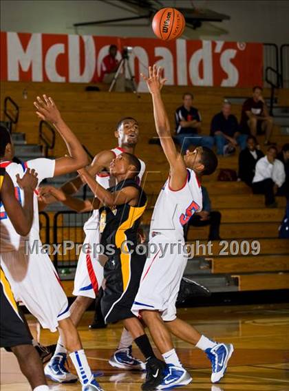 Thumbnail 2 in Marshall vs. Duncanville (McDonalds Texas Invitational) photogallery.