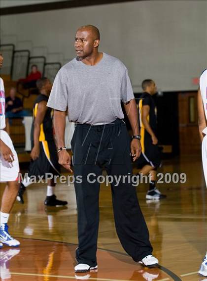 Thumbnail 1 in Marshall vs. Duncanville (McDonalds Texas Invitational) photogallery.