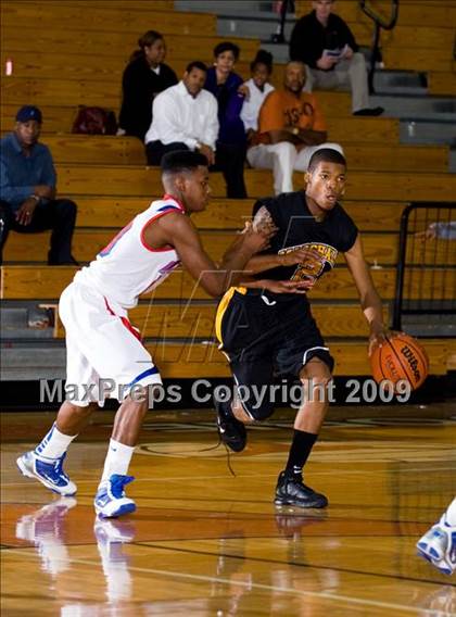 Thumbnail 2 in Marshall vs. Duncanville (McDonalds Texas Invitational) photogallery.