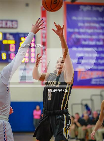 Thumbnail 3 in St. Pius X @ Los Lunas (NMAA 4A District Playoff) photogallery.