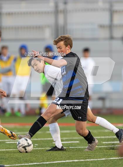 Thumbnail 1 in Millard North vs. Creighton Prep photogallery.