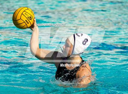 Thumbnail 2 in Carlsbad vs Mater Dei (Bill Barnett Holiday Cup) photogallery.