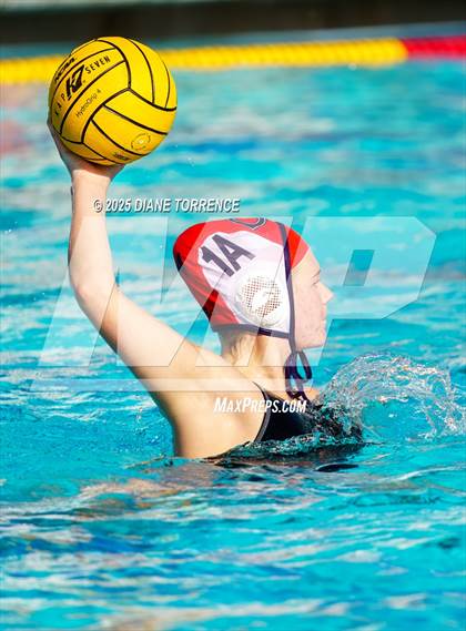 Thumbnail 3 in Carlsbad vs Mater Dei (Bill Barnett Holiday Cup) photogallery.