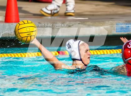 Thumbnail 3 in Carlsbad vs Mater Dei (Bill Barnett Holiday Cup) photogallery.