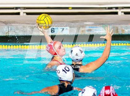 Thumbnail 3 in Carlsbad vs Mater Dei (Bill Barnett Holiday Cup) photogallery.