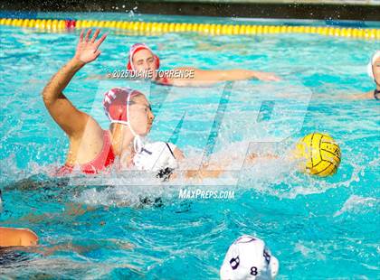 Thumbnail 2 in Carlsbad vs Mater Dei (Bill Barnett Holiday Cup) photogallery.