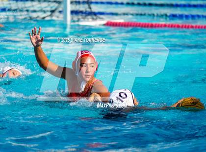 Thumbnail 3 in Carlsbad vs Mater Dei (Bill Barnett Holiday Cup) photogallery.