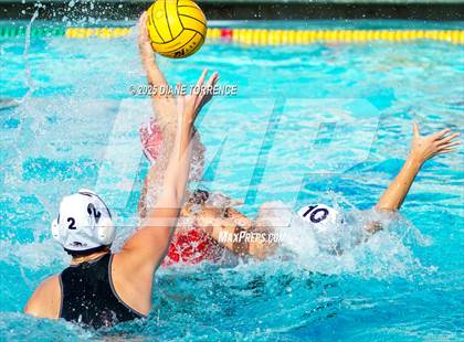 Thumbnail 2 in Carlsbad vs Mater Dei (Bill Barnett Holiday Cup) photogallery.
