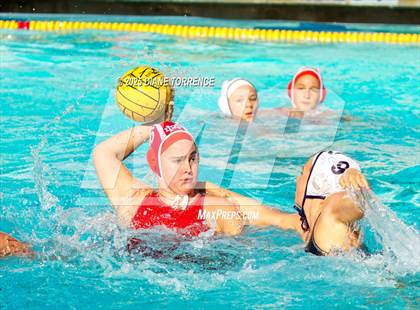 Thumbnail 3 in Carlsbad vs Mater Dei (Bill Barnett Holiday Cup) photogallery.