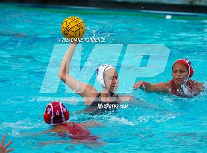 Thumbnail 3 in Carlsbad vs Mater Dei (Bill Barnett Holiday Cup) photogallery.