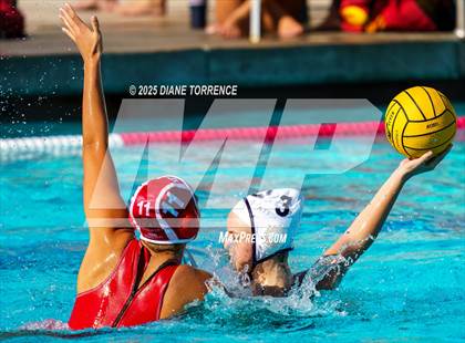 Thumbnail 1 in Carlsbad vs Mater Dei (Bill Barnett Holiday Cup) photogallery.
