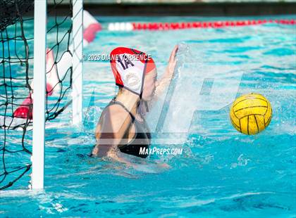Thumbnail 3 in Carlsbad vs Mater Dei (Bill Barnett Holiday Cup) photogallery.