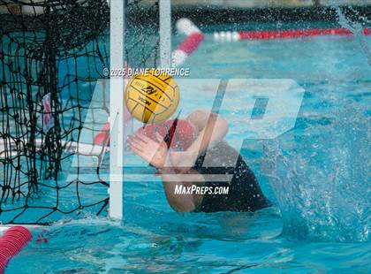 Thumbnail 3 in Carlsbad vs Mater Dei (Bill Barnett Holiday Cup) photogallery.