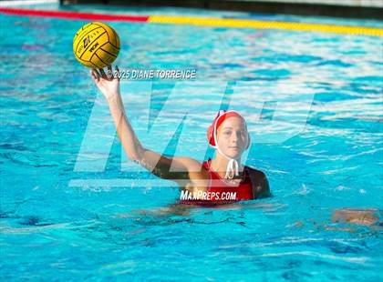 Thumbnail 2 in Carlsbad vs Mater Dei (Bill Barnett Holiday Cup) photogallery.